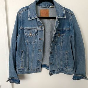 Women’s Levi’s Denim Blue Jean Trucker Jacket